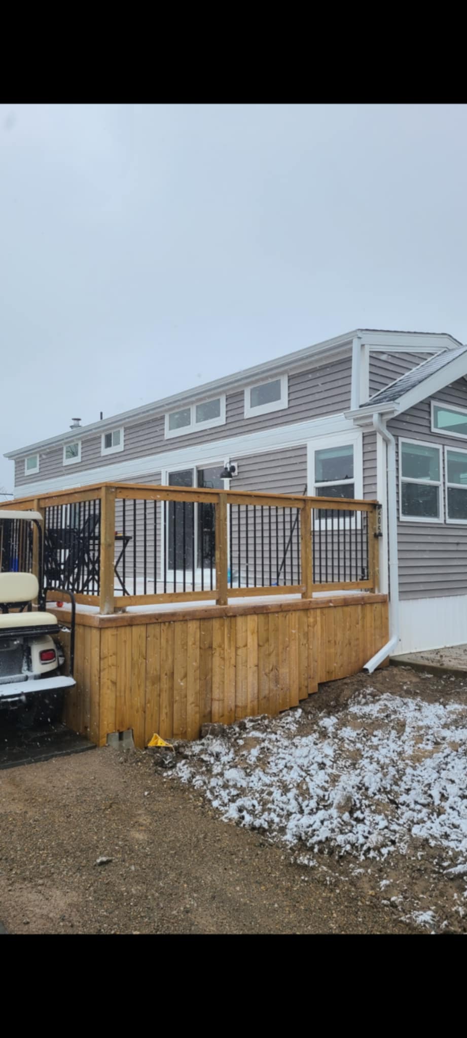 Seamless gutter installation